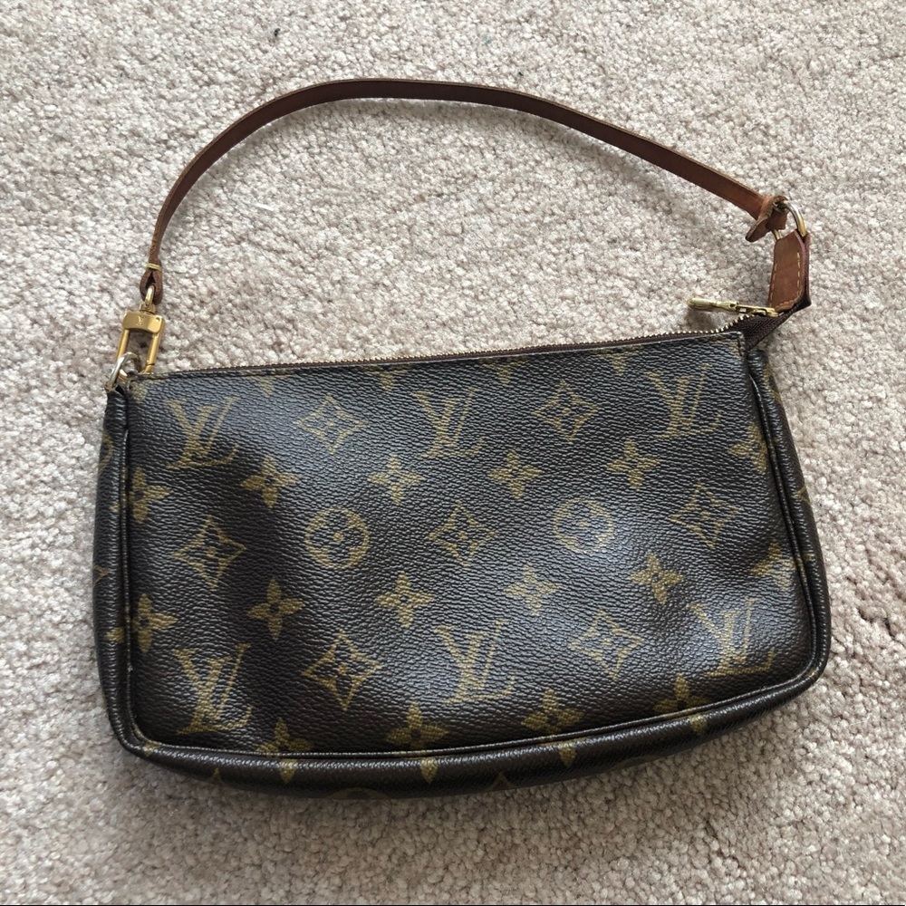 100% Authentic Louis Vuitton Pochette Accessoiries